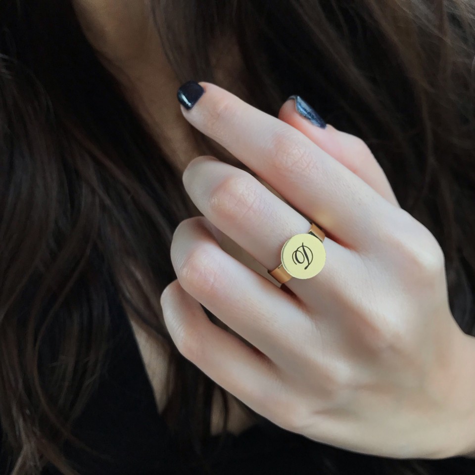 טבעת עיגול וחריטה