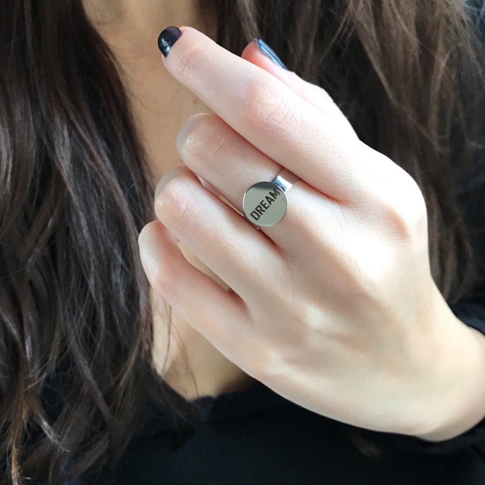 טבעת עיגול וחריטה