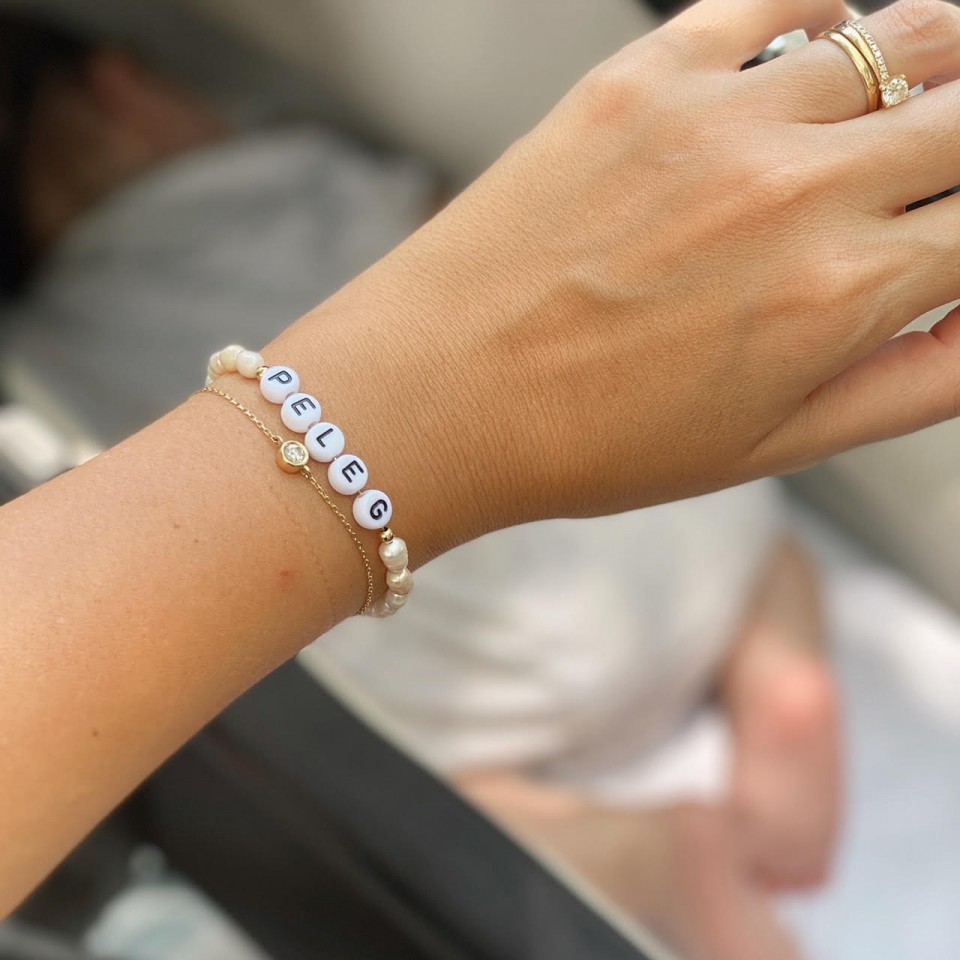  צמיד פנינים ושם