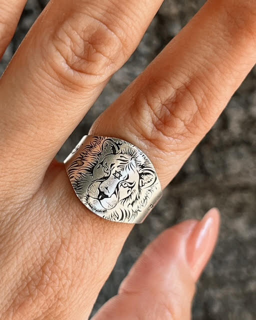 טבעת עם כלביא