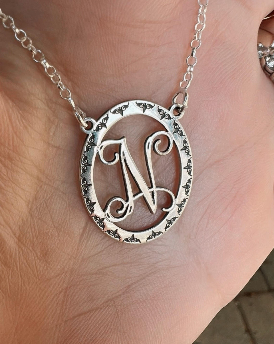 שרשרת אותיות מונוגרמה