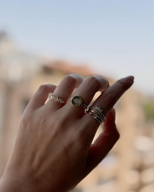 טבעת עין משובצת