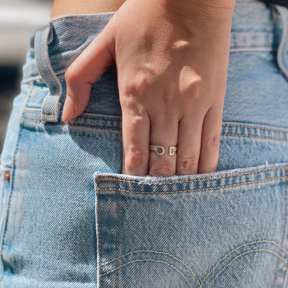 טבעת אותיות פתוחה